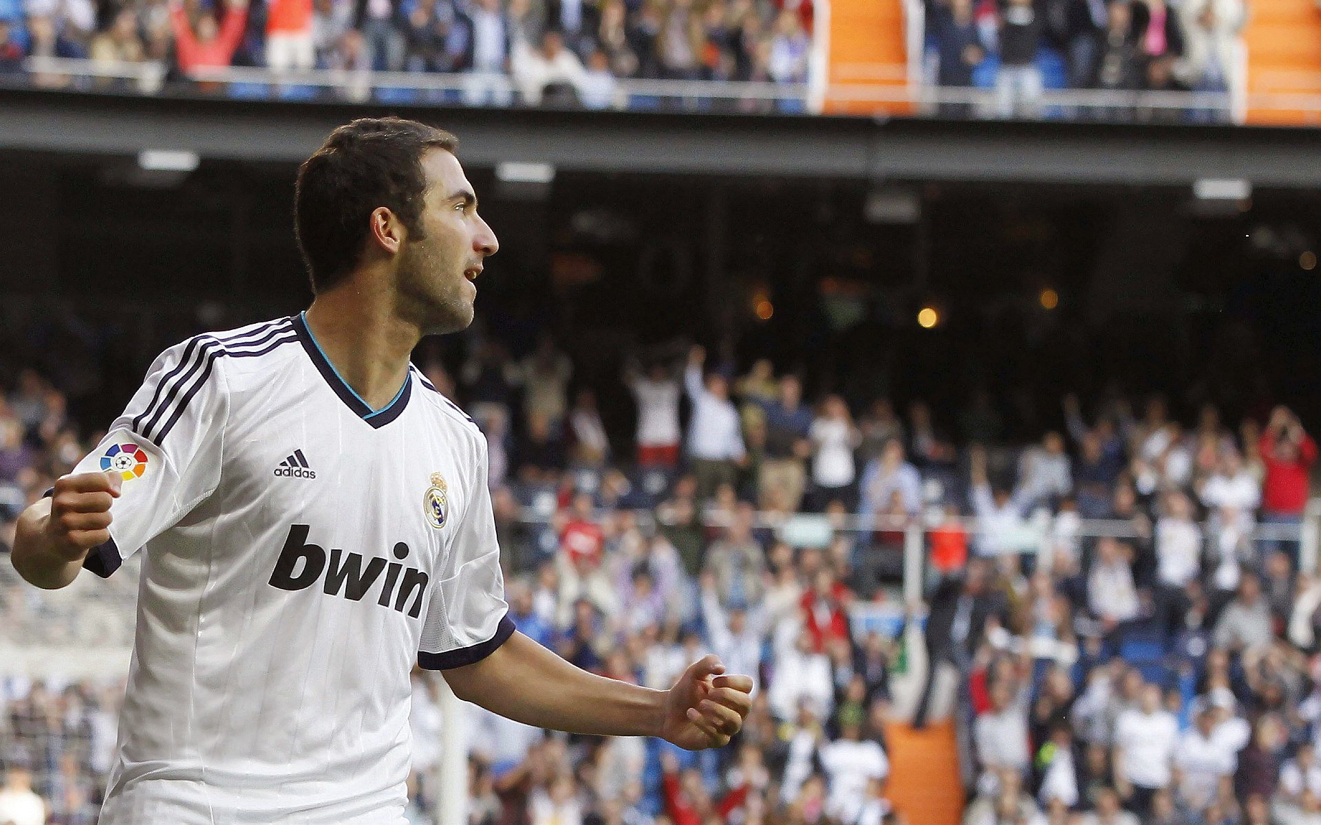 恩佐生涯之夜诠释蜕变，几内亚铁血防守冻结芬兰冰刀