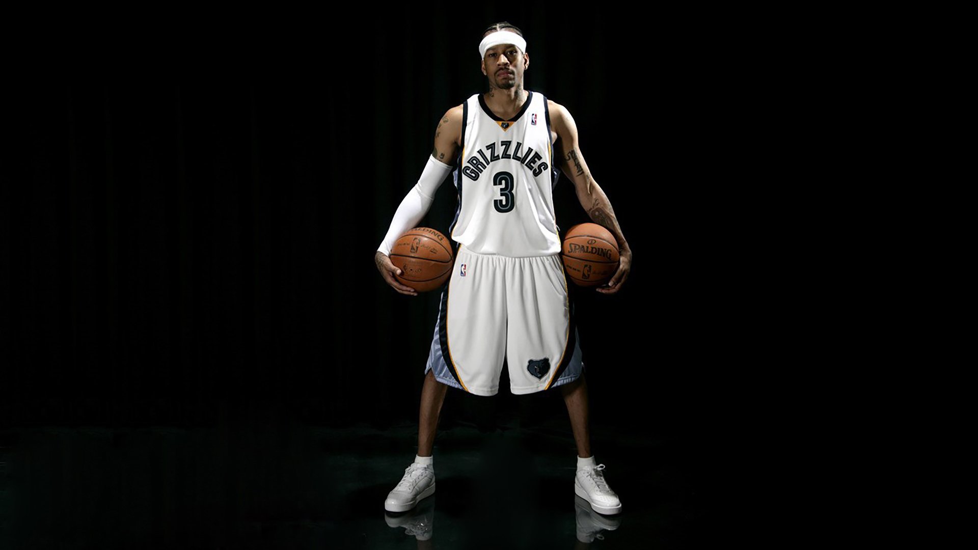 开云体育官网-布克关键三分如利刃出鞘，湖人战术洪流冲垮广东防线