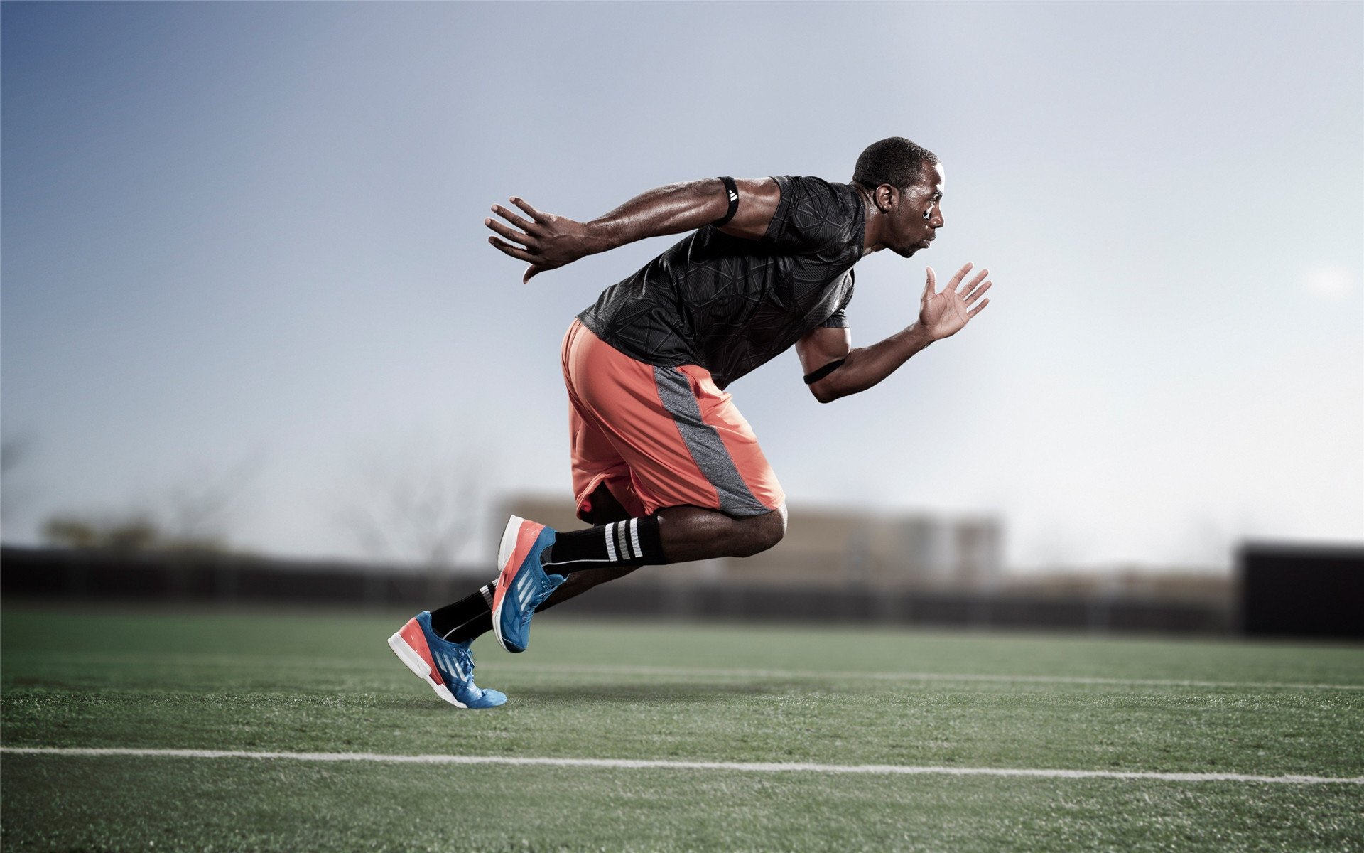 当足球回归纯粹，拜仁淘汰卡塔尔资本，C罗以攻防统治诠释时代精神